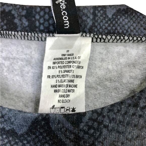 NWT Onzie Boyfriend Sweatshirt in Serpent Gray Blue Snake Print OS - Picture 6 of 6